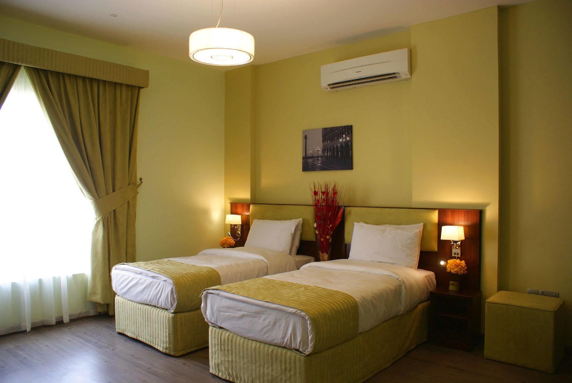 Weekend Hotel & Apartments Mascate Extérieur photo