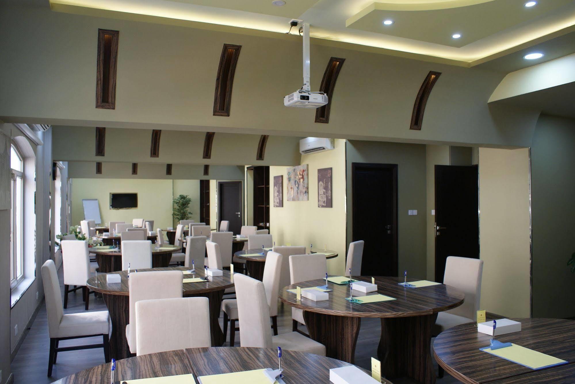 Weekend Hotel & Apartments Mascate Extérieur photo